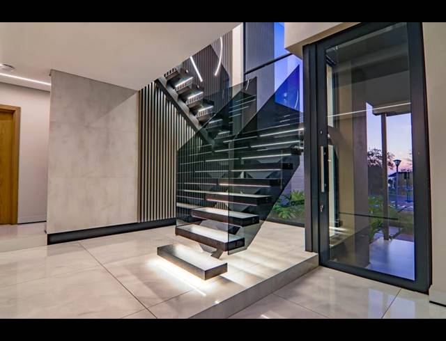 6 BEDROOM HOUSE FOR SALE IN COPPERLEAF ESTATE